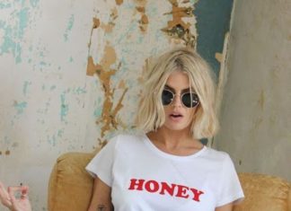 Street Style : streetstyleplatform:
White Tee