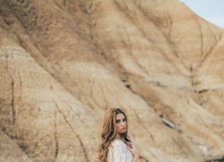 Trendy Wedding Dresses : 10 Cool & Classic Cover-ups for Winter Brides…