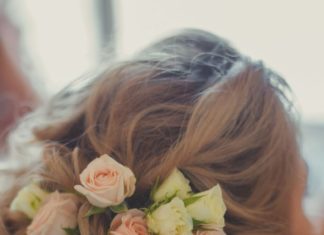 Wedding Hair With Flowers & jewels : Adoptez les fleurs jusque dans vos cheveux…