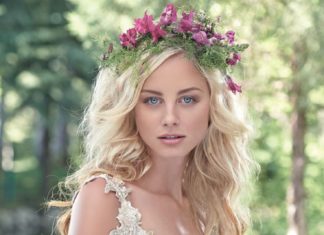 Wedding Hair With Flowers & jewels : Gorgeous Bride in a equally Gorgeous #Wedding #Dress….