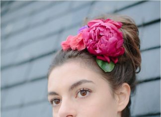 Wedding Hair With Flowers & jewels : pink bridal hair flowers | Image by Studio Ohlala…