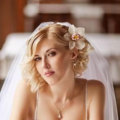 Wedding Hair With Flowers & jewels : Wedding Hairstyles for Short Hair – Curly Wedding Hairstyle with Veil – Pretty Designs