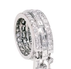 Diamond Rings : Jewelry Chaumet. Ring. This would look lovely on a pinky finger. The stones just…