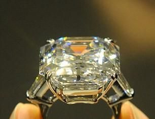 Diamond Rings : The Elizabeth Taylor 33.19-carat white diamond ring..wow!…
