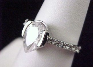 Diamond Rings : Vtg 1980s Pear Shaped CZ Zirconia Rhinestone Band SilverTone Solitaire Ring Sz 6…