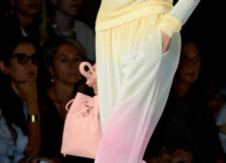 Fashion : Blumarine SS13
Posted by x