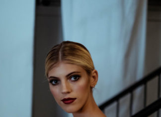 Fashion : Devon Windsor at @nyfwofficial by @andrisdze