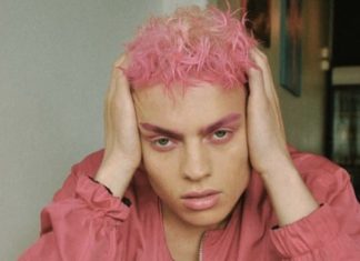 Fashion Editorial : 122mg:
https://instagram.com/p/BUuliWGlmyR/