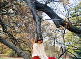 Fashion Editorial : hatchetandtom:
neon.tambourine http://flic.kr/p/yz2nf8