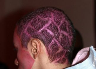 Fashion : @fashiondailymag pink hair BACKSTAGE at MAISON THE FAUX SS18…