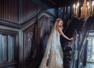 Fashion : fdmlovesfashion:
fashiondailymag:
couture princess in lace….