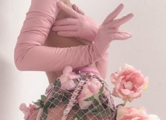 Fashion : fdmlovesflowers:
pink fishnets
Creepyyeha by Yeha Leung