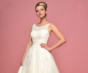 Short Wedding Dresses : Commercially Alternative — (via FairyGothMother – Fifties tea length wedding…..