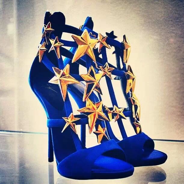 Fashion : Wonder Woman Shoes There 