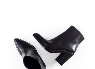 Street Style : streetstyleplatform:
Black Ankle Boots
