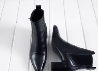 Street Style : streetstyleplatform:
Black Ankle Boots