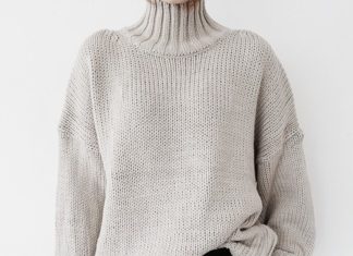 Street Style : streetstyleplatform:
Grey Sweater