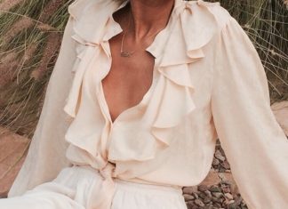 Street Style : streetstyleplatform:
Ruffle Blouse