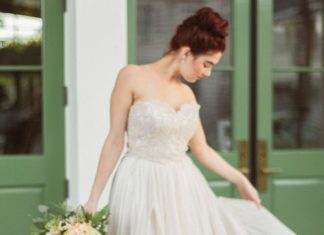 Trendy Wedding Dresses : Bridesmaid Inspiration | Kelly Sauer Photography | Plum Pretty Sugar | Aisle Soc…