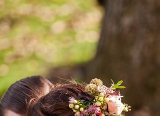 Wedding Hair With Flowers & jewels : Image by <a href="http://www.katherineashdown.co.uk" target="_…