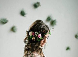 Wedding Hair With Flowers & jewels : Check out these 10 must read wedding blogs! And we love her matching bouquet and…