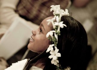 Wedding Hair With Flowers & jewels : joy #OscarBridal www.ninagarcia.com…