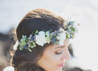 Wedding Hair With Flowers & jewels : Les robes de mariée de Marynea | Photographe : Doctib Photo | Donne-moi ta main…