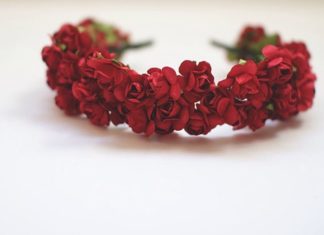Wedding Hair With Flowers & jewels : Tiara de Mini Rosas Vermelha | Debrevet Acessórios | Elo7…