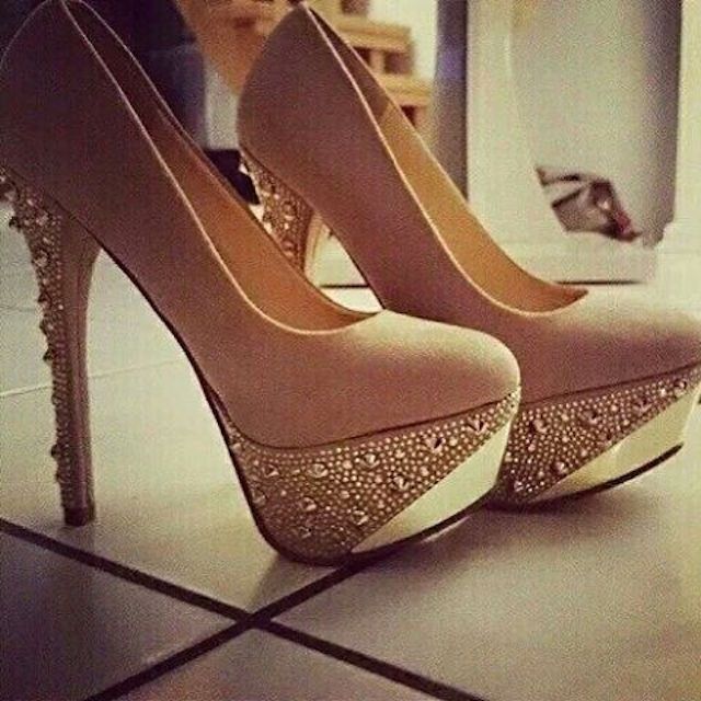 Tag a friends who wants them. #fashion #fashiondiaries #fashionista #туфли ...