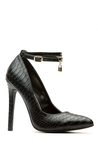 We love a versatile pair that can be worn with just about any outfit! This pair ...