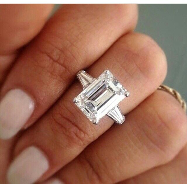 Diamond Rings : Emerald cut with tapered baguettes - YouFashion.net 