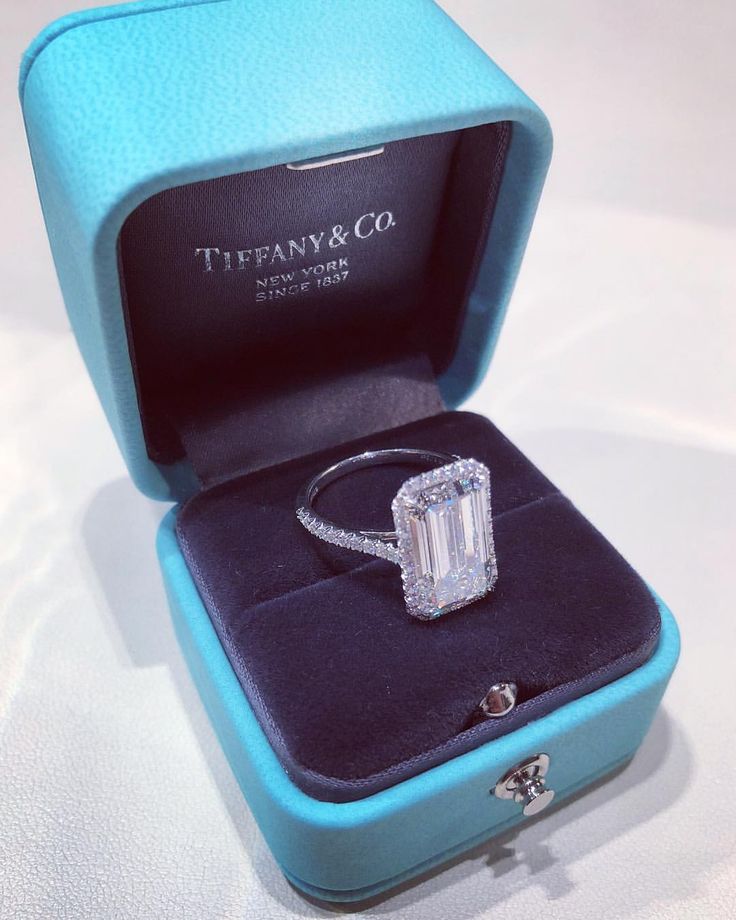 Diamond Rings : Tiffany Emerald Soleste 