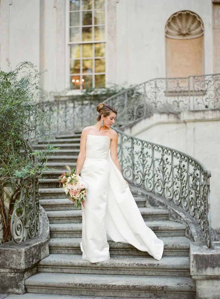 Gorgeous chic Caroline Hayden wedding dress: Photography : Almond Leaf Studios R...