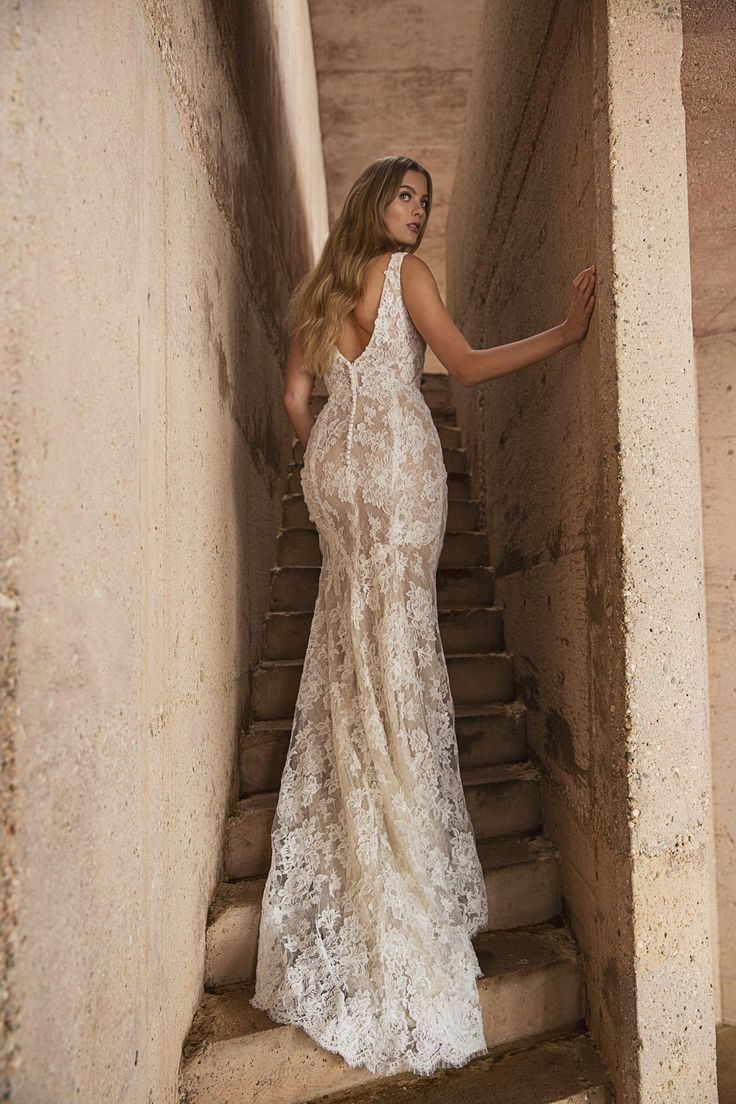 Jenny Yoo's Spring 2019 Collection blooms with heavenly floral prints and ey...