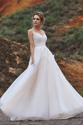 These wedding dresses are absolutely showstopping (& so affordable!)