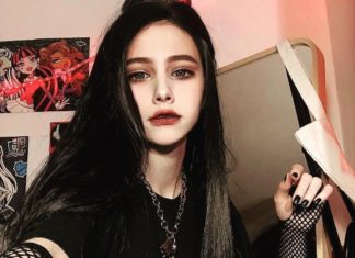 Grunge Outfits : Gothic Fishnet Gloves