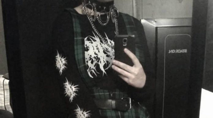 Grunge Outfits : Lys 🦇 on Instagram: “Dark green is one of my favourite colours i luv it so much”