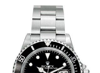 New Luxury Watches for Men in 2020 : Rolex Submariner Steel Pre-Owned 16610