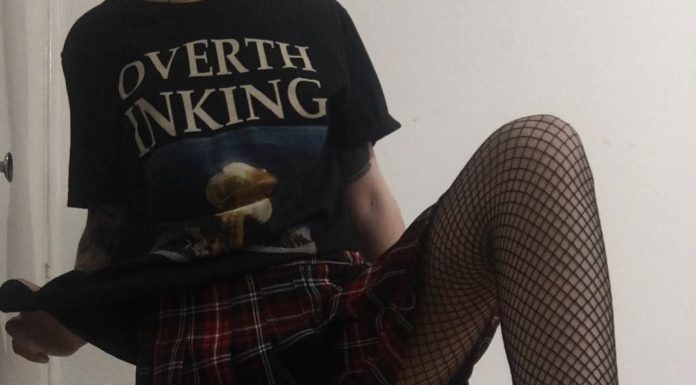 Grunge Outfits : Ana on Instagram: “Figurinha repetidapq eSTÁ FRIO . . . #grunge #softgrunge #indie #itgirl #urban #goth #gothic #rock #punk #alternative #style #fashion…”