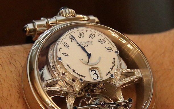 New Luxury Watches for Men in 2020 : #Bovet Virtuoso #tourbillon 5 day Power reserve with jumping hours and retrograde minutes. Lots of beautiful hand engraving. Double sided case with two dials and large domed crystals. Amazing. One of the best of the #sihh week #watchporn #instawatches #ab