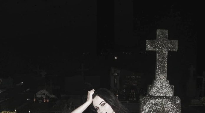 Grunge Outfits : Black Metal girl – Black Metal Woman – #blackmetalgirl – #blackmetalgirls – #bla…