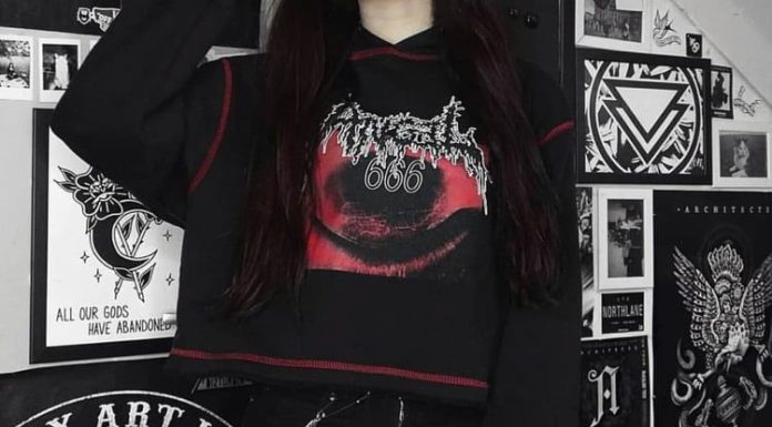 Grunge Outfits : 🖤Follow for more🖤 shared by ☠️Sara☠️ on We Heart It