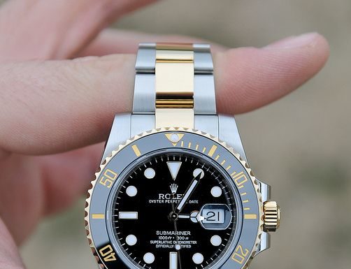 New Luxury Watches for Men in 2020 : Rolex Submariner Gold 116613LN