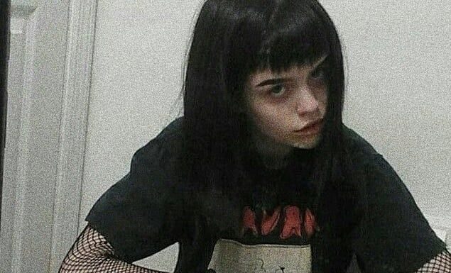 Grunge Outfits : D e p r e s s i o n | 依頼 on Instagram: “White 有很多🌻”