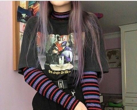 Grunge Outfits : *Not me, creds to the person who took this* on We Heart It