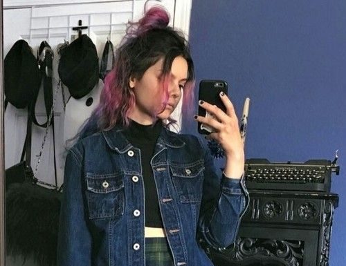 Grunge Outfits : Pinterest // carriefiter // 90s fashion street wear street style photography st…