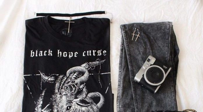Grunge Outfits : comment if u know where you can get pants like these ahhhh