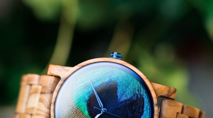 New Luxury Watches for Men in 2020 : Der Unverfälschte (Olive/Pfauenfeder)