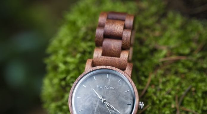 New Luxury Watches for Men in 2020 : Confidence (Mahogany/Marble)