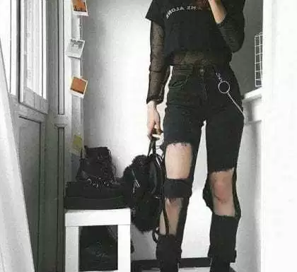 Grunge Outfits : 7 Tips For Girls Who Want to Pull-Off Cute Punk Outfits